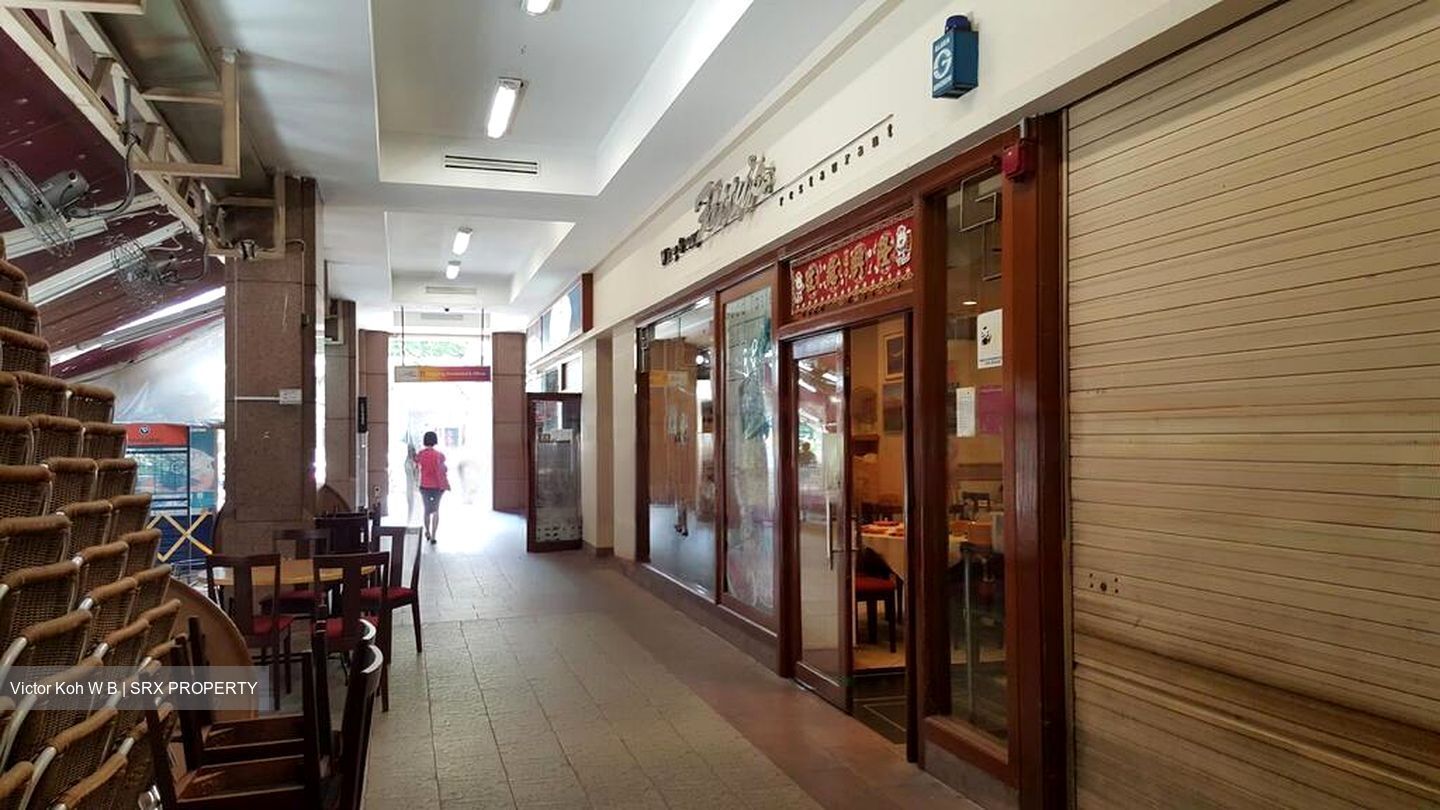 Burlington Square (D7), Retail #595594581